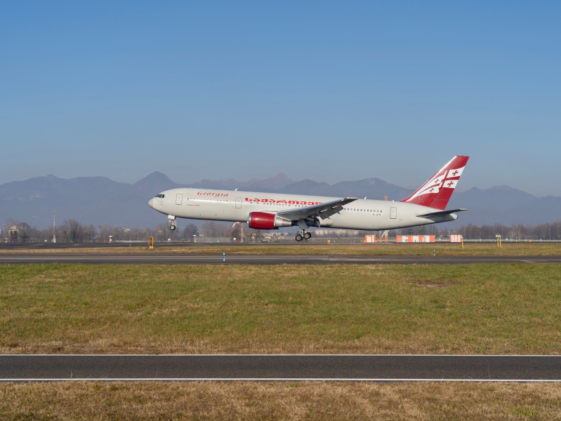 This Boeing 767 Almost Landed On A Runway Still Being Built