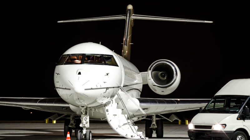What Is The Typical Salary For A US Private Jet Pilot?
