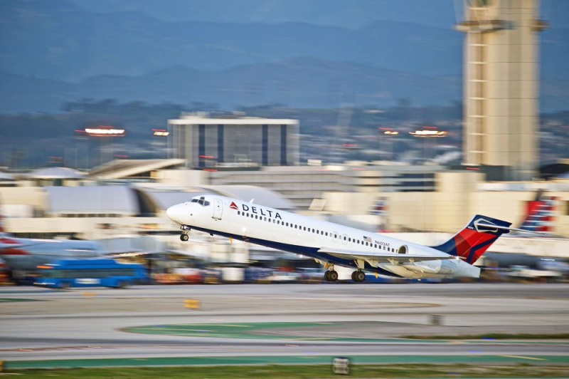 Why Does Delta Still Fly Its 26-Year-Old Boeing 717s?