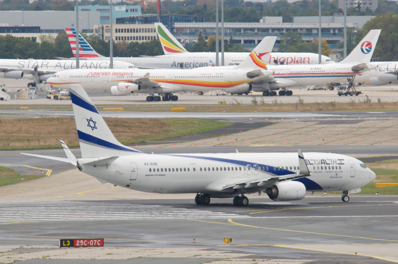 Why The Boeing 737-900ER Has A Limit On The Airports It Can Fly To
