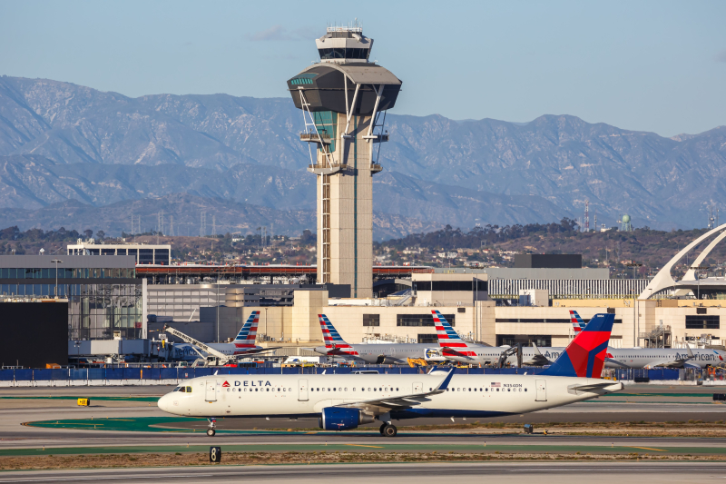 Engine Fire: Delta Air Lines Boeing 767 Makes Emergency Landing In Los Angeles