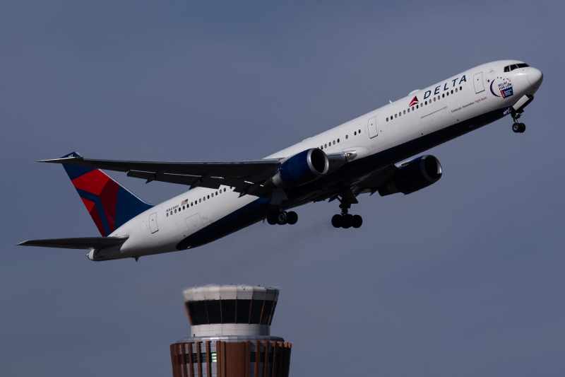 Engine Fire: Delta Air Lines Boeing 767 Makes Emergency Landing In Los Angeles