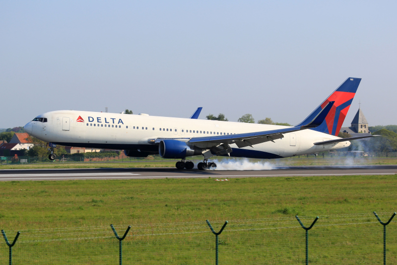 Engine Fire: Delta Air Lines Boeing 767 Makes Emergency Landing In Los Angeles