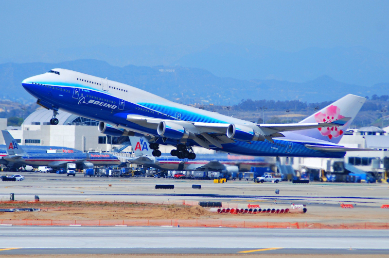 How Many Miles Per Gallon Does A Boeing 747-400 Get?