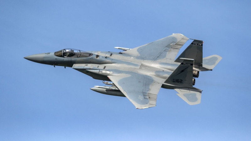 How Many Miles Per Gallon Does An F-15 Get?