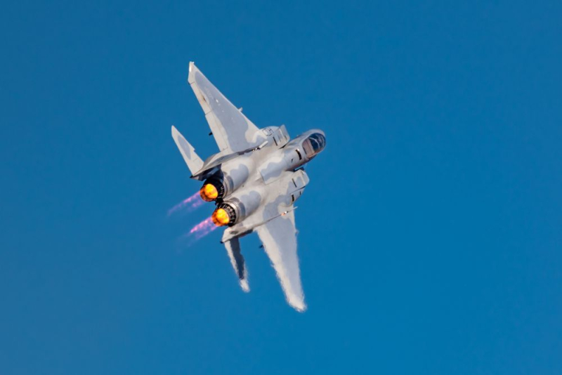 How Many Miles Per Gallon Does An F-15 Get?
