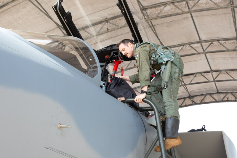 What Is The Typical Salary For A Fighter Jet Pilot?
