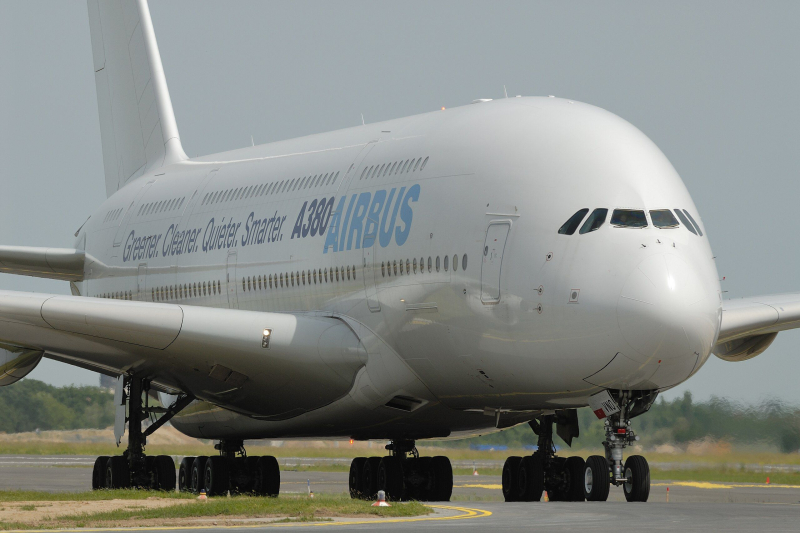 Why The Airbus A380 Has So Many Tires