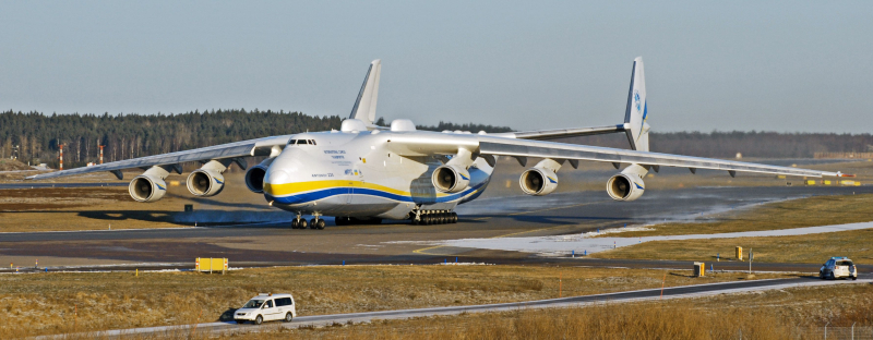 Why The Airbus A380 Has So Many Tires
