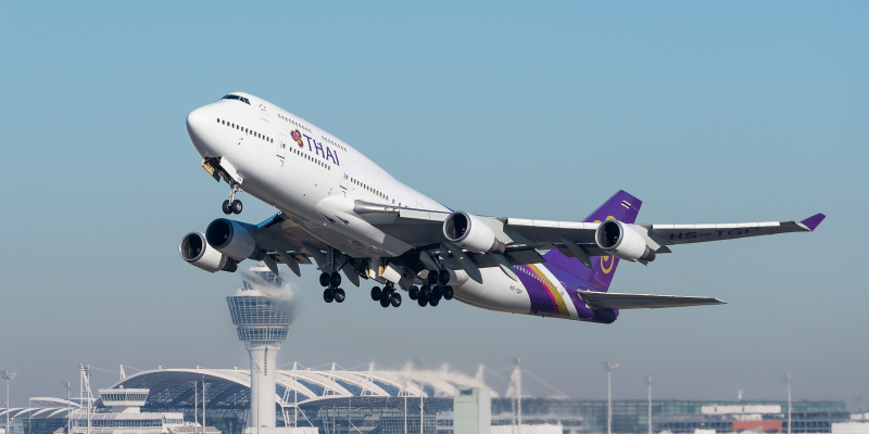 Why The Airbus A380 Has So Many Tires